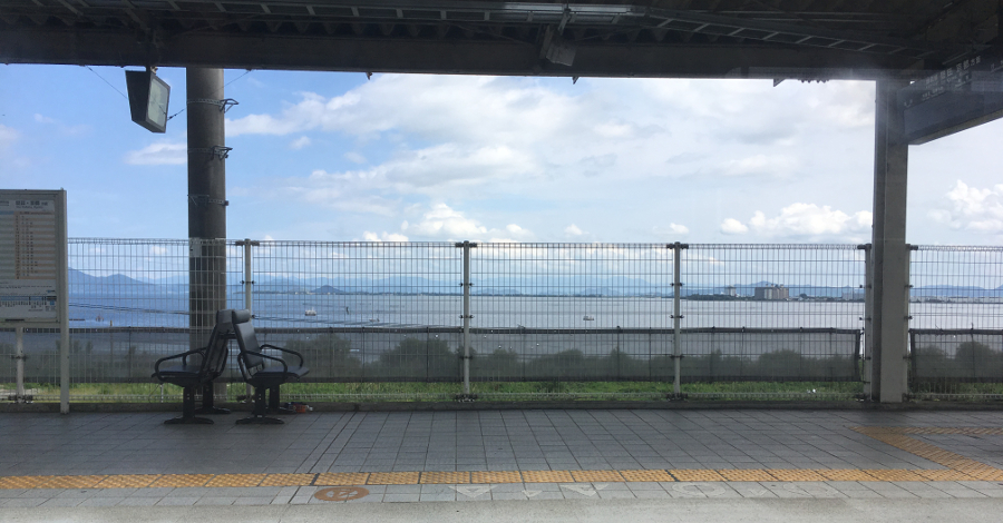 Bahnsteig von Omimaiko